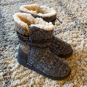 Muk Luks Womens Boots size 8